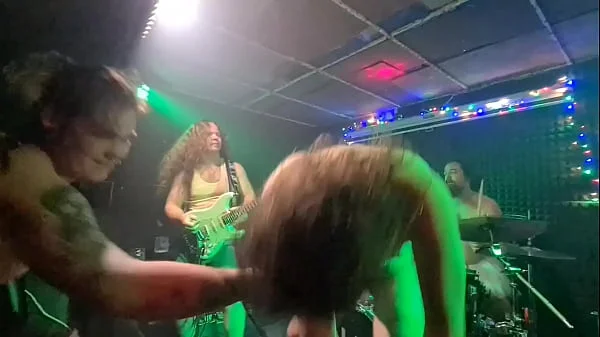 Bambulkyne Dobrodružstvá honění péra na koncertě
