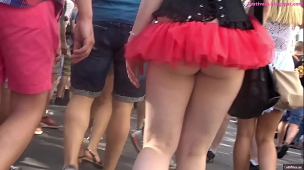 Festival Upskirt, frilly micro skirt with string panties. Great ass revealed!