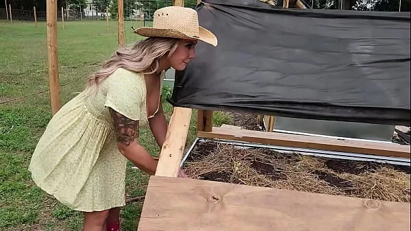 Slutty Garden MILF fucks the Landscaper and SQUIRTS everywhere