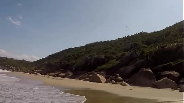 Aquele passeio em uma praia liberal