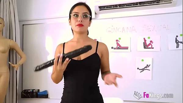 Muñequita Enfadada learns about sex from exceptional teacher Maria Wars!