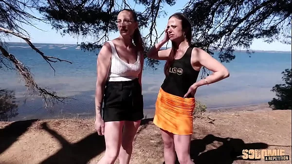 Arianna se fait baiser par une coquine dans un trio FFH