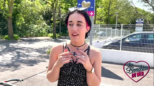 Leila, 18ans, se gode avant de se faire baiser