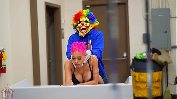 Ebony Pornstar Jasamine Banks Gets Fucked In A Busy Laundromat by Gibby The Clown