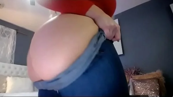 Shaking her Big Ass in Tight Jeans