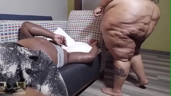 BBW facesitting