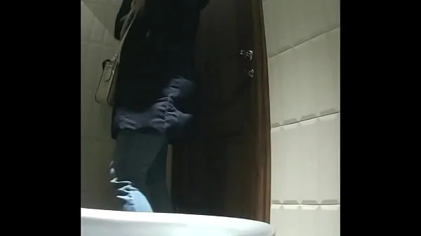 Girls and women show their shaved pussies in the toilet (MOV 98)