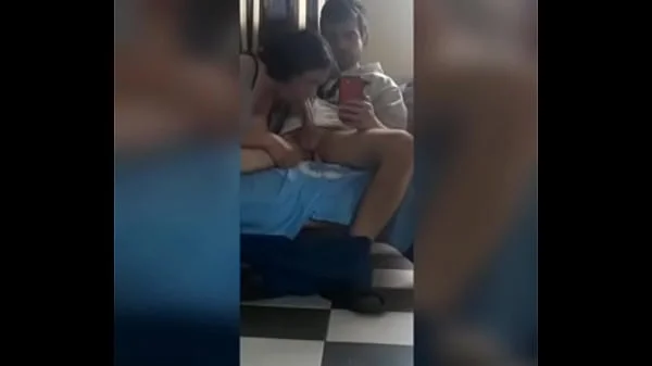 Mi Vecina le encanta jugar con mi Pene, Lo Pajea y Mama hasta no poder más
