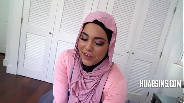 Chubby Girl In Hijab Offers Her Virginity On A Platter - POV