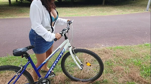 Student Girl Riding Bicycle&Masturbating On It After Classes In Public Park!